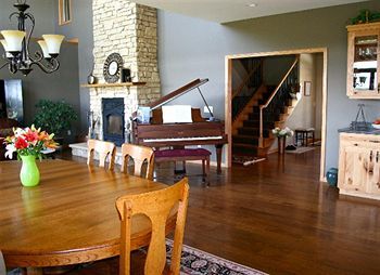 Springdale Inn Mount Horeb Exteriör bild